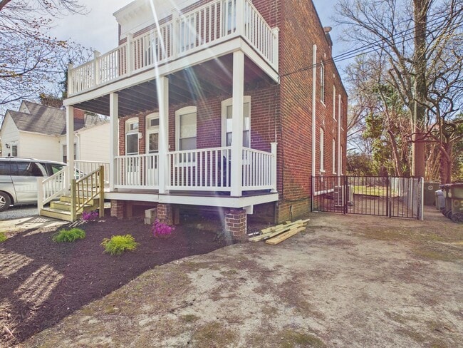 Photo - 1703 Oakdale Ave Unit Apt B