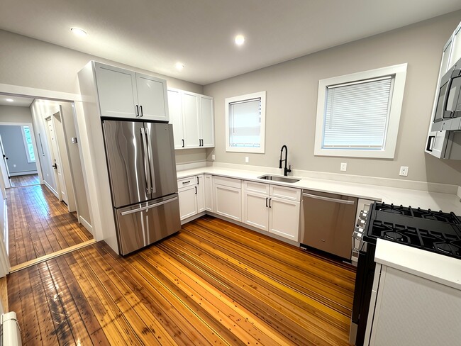 Building Photo - 50 Crescent Ave Unit 3