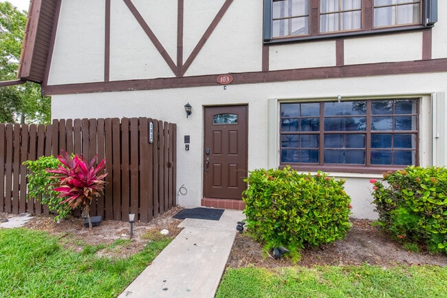 Building Photo - 103 Weybridge Cir Rental