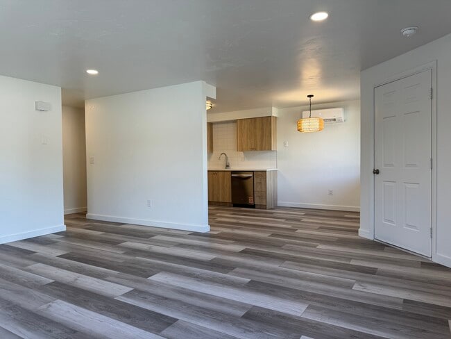 Photo - 903 Sunny Ln