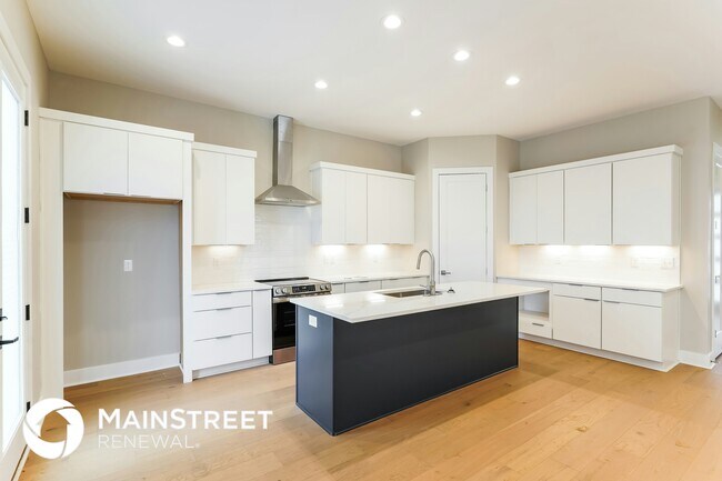 Photo - 2142 Oakland St