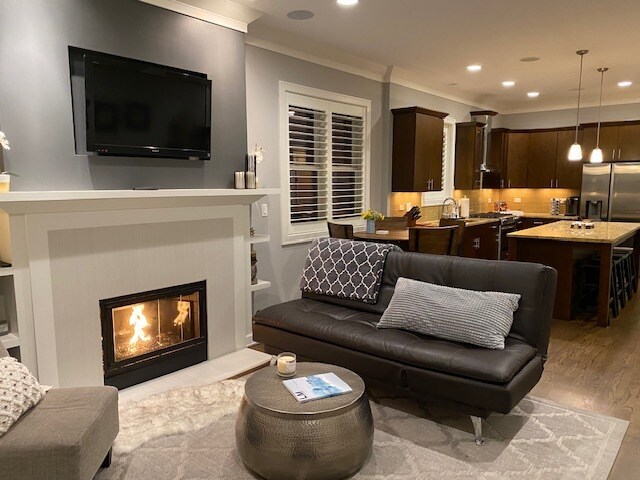 Photo - 1024 S May St Unidad 1  E