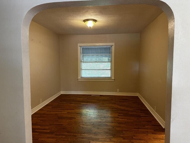 Photo - 102 Chitwood St