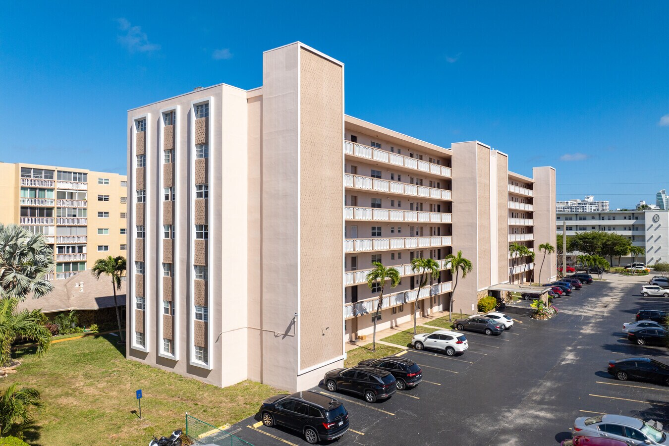 Photo - Meadowbrook Towers