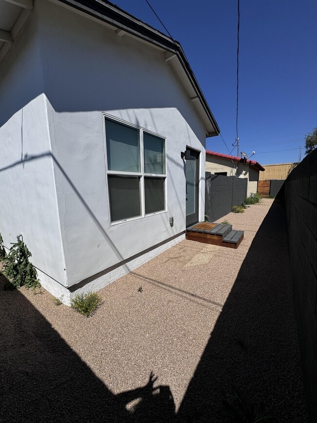 Photo - 1839 W Hazelwood St House