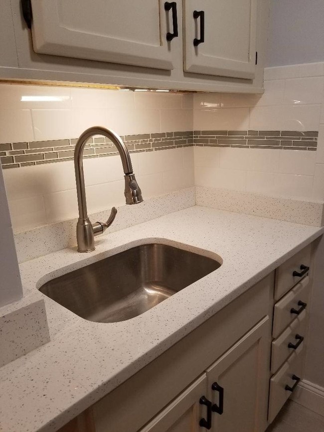 Photo - 140-17 84th Dr Unit 5-F