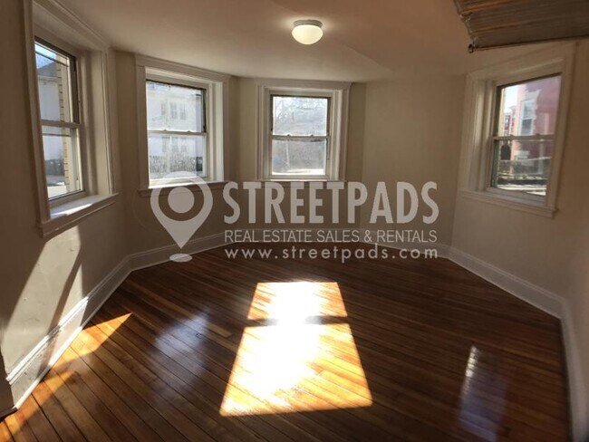 Building Photo - 3 bedroom in Boston MA 02135