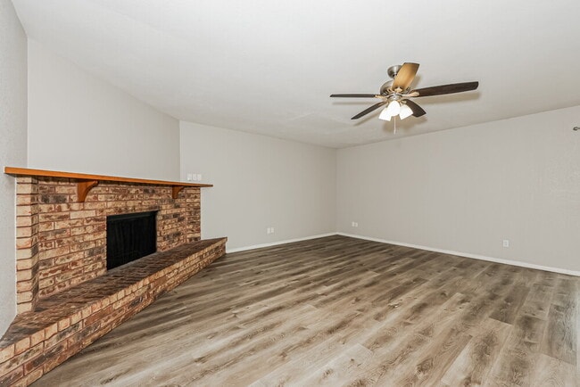 Photo - 514 Woodcrest Way