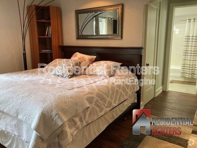Building Photo - 1028 E Juneau Ave Unit 209 Rental