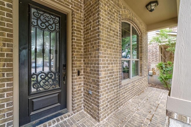 Photo - 2516 Rusty Spur