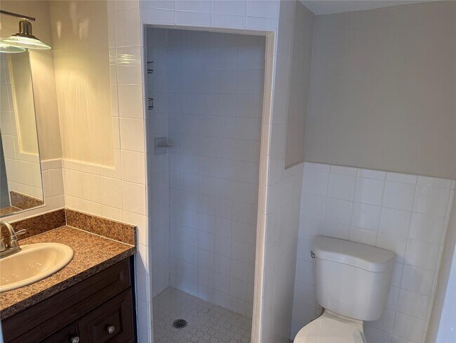 Photo - 2420 SE 17th St Unit 201C