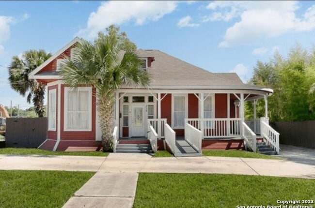 Photo - 319 E Courtland Pl House