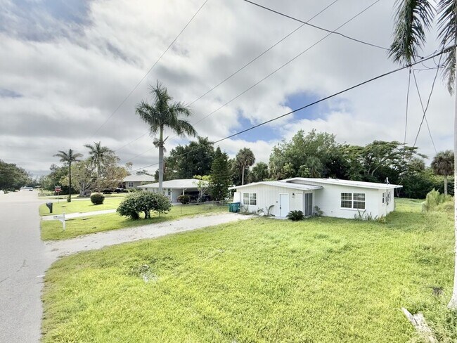 Photo - 2125 Mark Ave