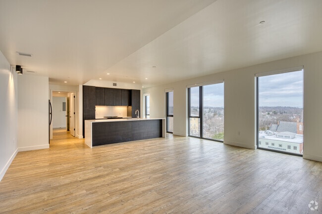 Interior Photo - Six hundred West Main