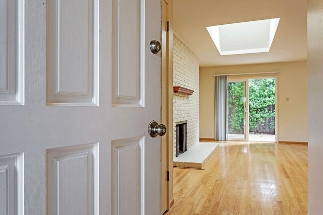 Photo - Lovely 2BR 1BA Duplex in Desirable Area in Redwood City