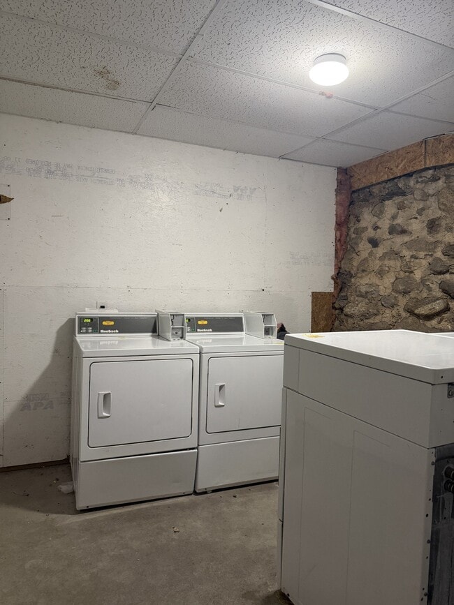 Photo - 375 Elm St Unidad 3R