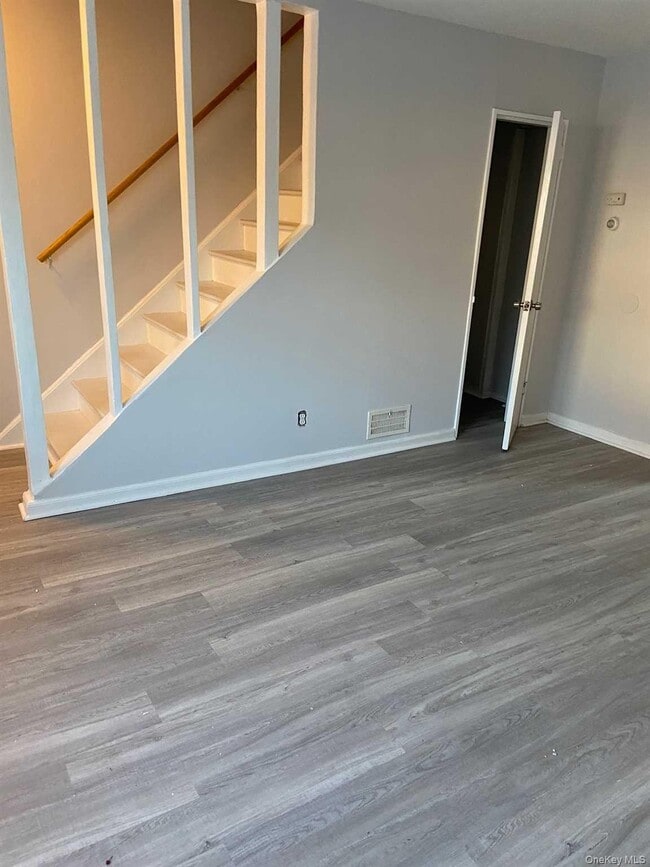 Photo - 9 Gilmore Blvd S