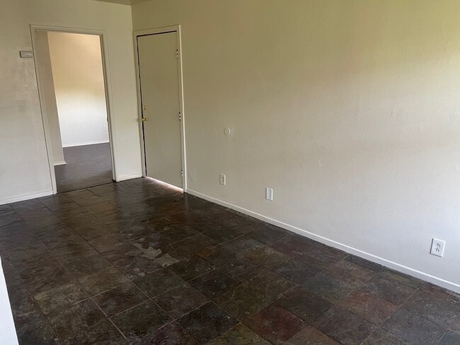 Photo - 5243 Huntington Dr N
