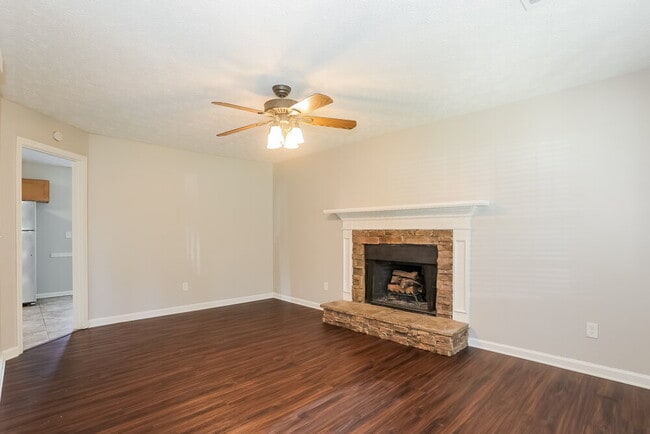 Photo - 350 Towler Dr