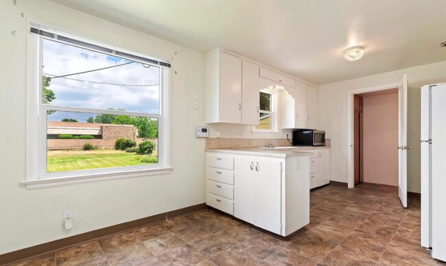 Photo - 4912 W Albion St