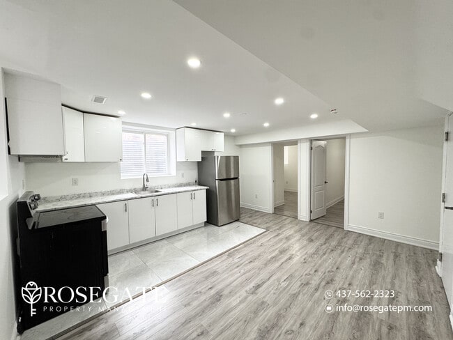 Photo - Modern 2-Bedroom Basement Apartment with In-Unit Laundry – Brampton Unité 2