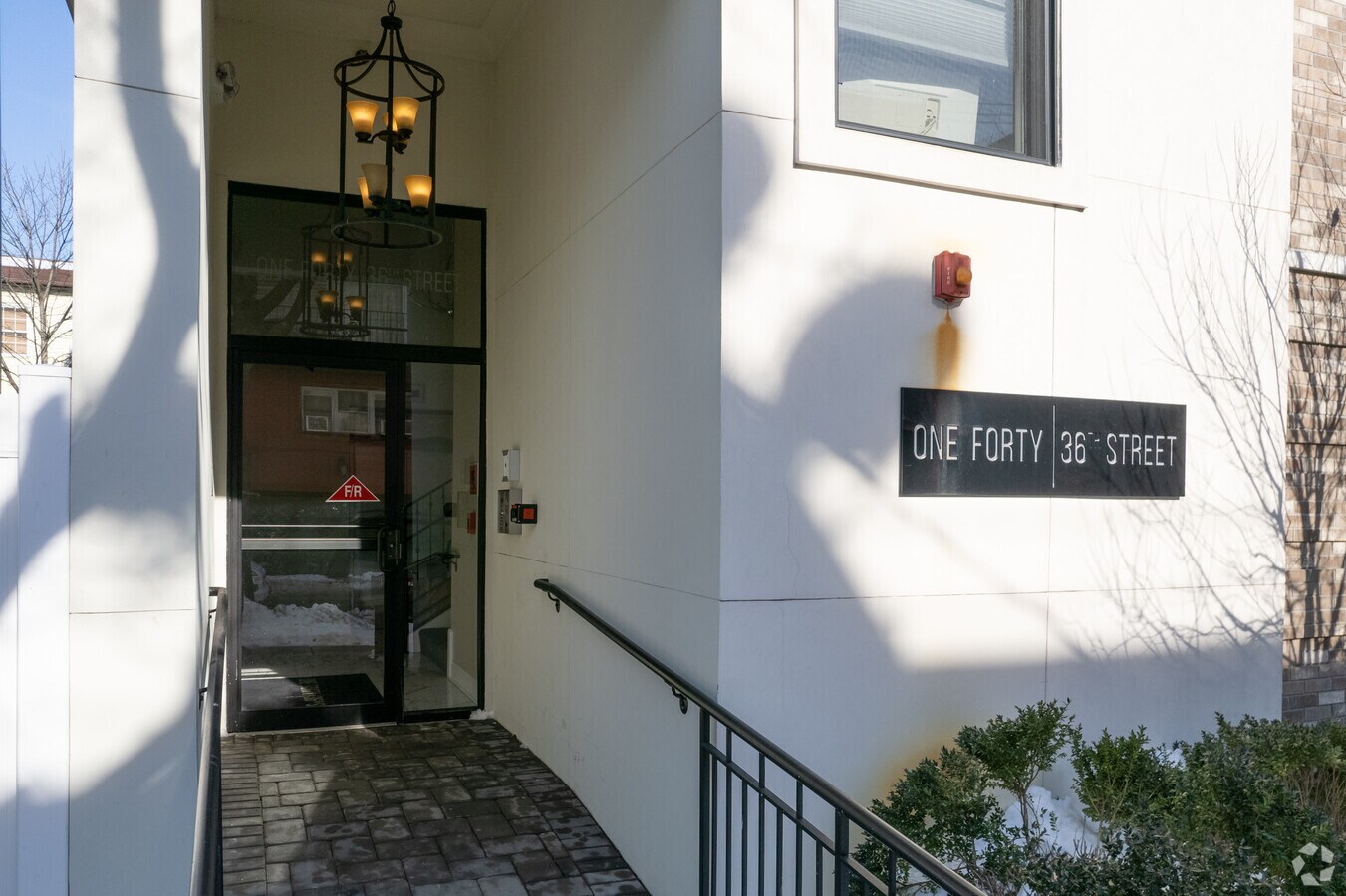 Entrada - 140 36th St