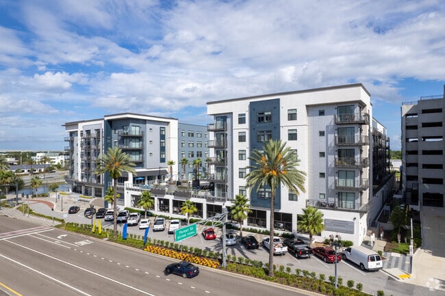 Building Photo - MAA 220 Riverside