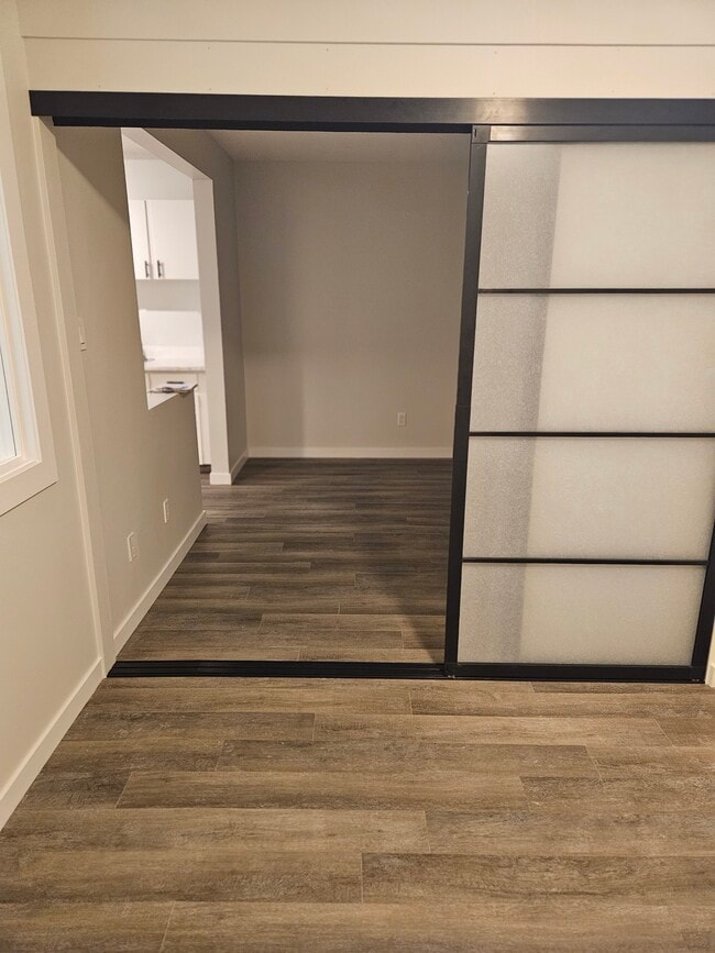 Photo - 16315 96A Av NW