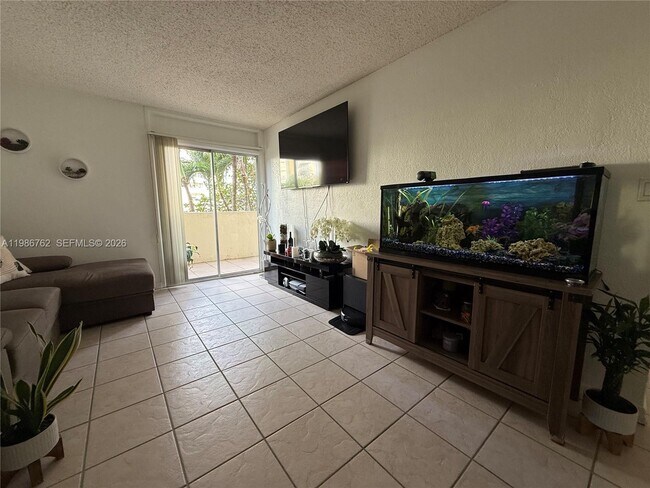 Photo - 4550 NW 9th St Unidad 215E