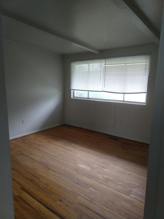Photo - 730 W 25th St