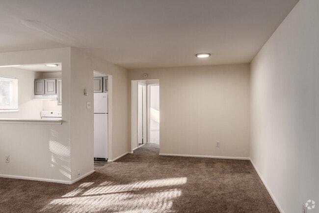 1BR, 1BA - 750SF - Dining Room