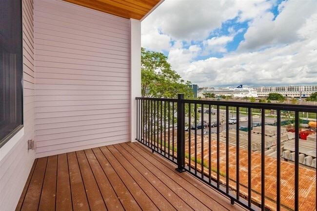 906 E 2nd St Unit 110