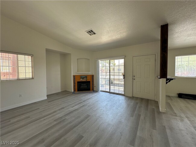 Building Photo - 4730 E Craig Rd Unit 2154