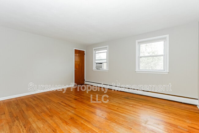 Photo - 18 Crest Ave Unit B- Upstairs