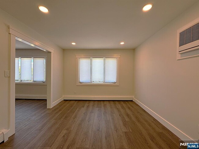 Photo - 682 Valley Brook Ave