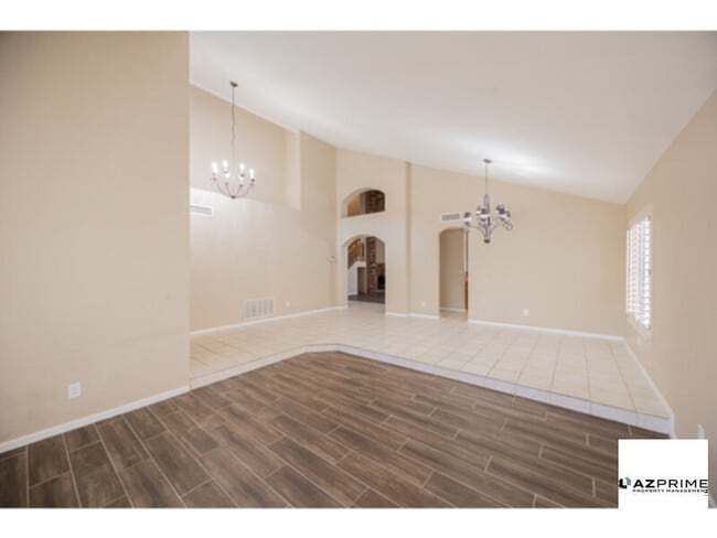 Photo - 926 W Wagner Dr