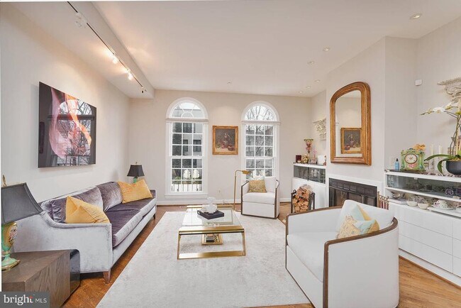 Photo - 3332 Dent Pl NW