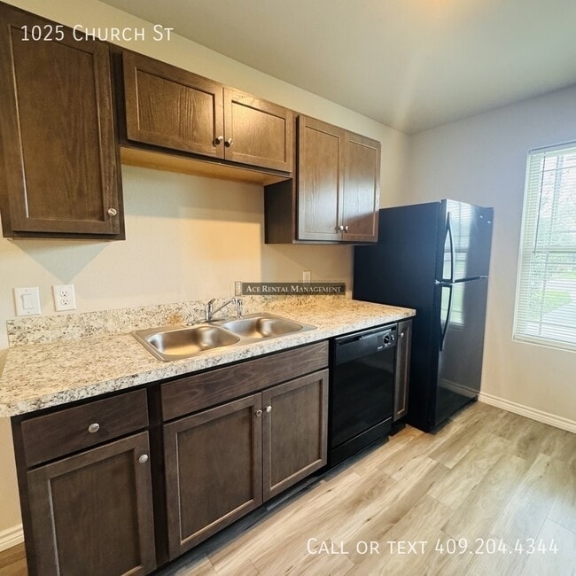 Photo - 1025 Church St