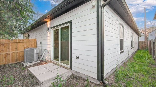 Photo - 8410 Sunnyhill St