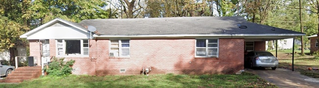 Building Photo - Roomy Home Available 7/5/25
