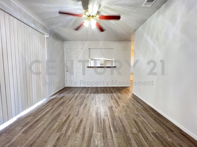 Photo - Charming 2/1 Duplex in Denton Priced to Move!