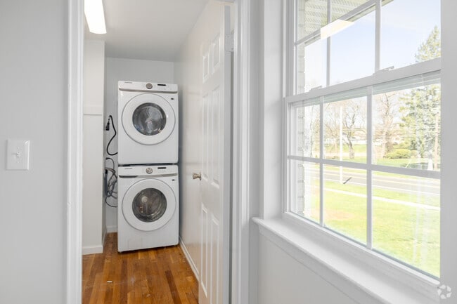 1BR, 1BA - 970SF In-Unit Laundry