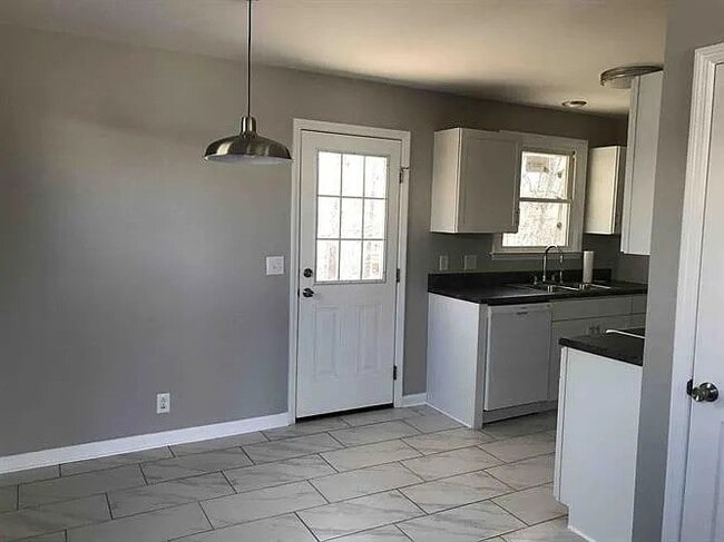 Photo - 407 Hazel Dr