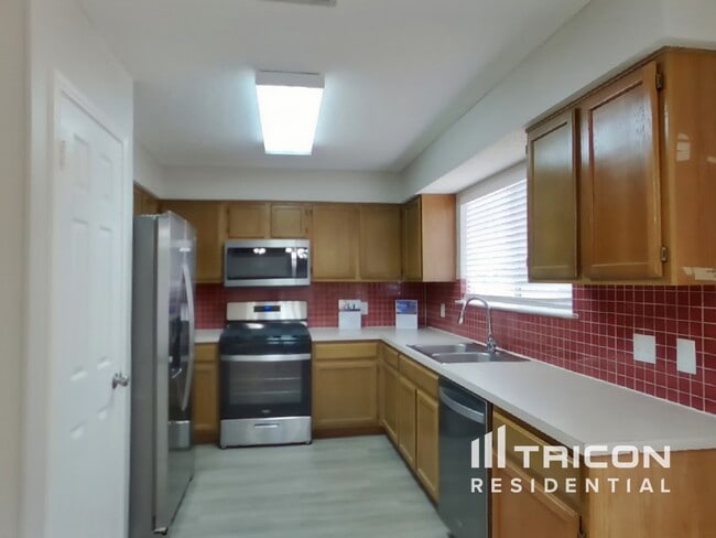 Photo - 1806 Aster Pass