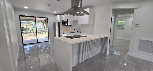 Photo - 5727 Cody St