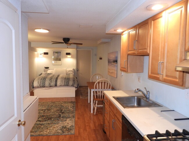 Building Photo - 1386 Page St Unit 1A