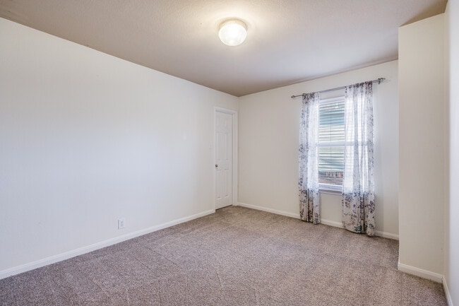 Photo - 503 Wildgrove Ln