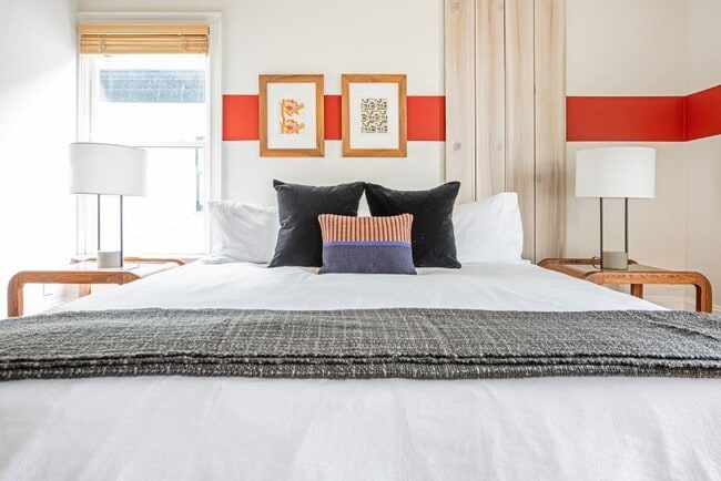 Photo - 745 Kirkwood Ave SE