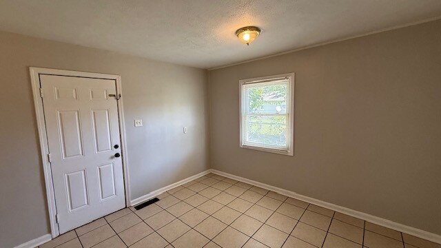 WEST - EAGLEDALE 3 BEDROOM RANCH AVAILABLE NOW!