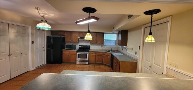Photo - 20111 Beechview Ln